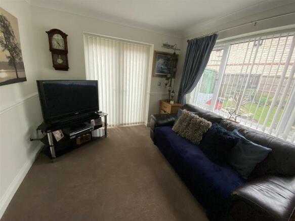 Dining room/snug:
