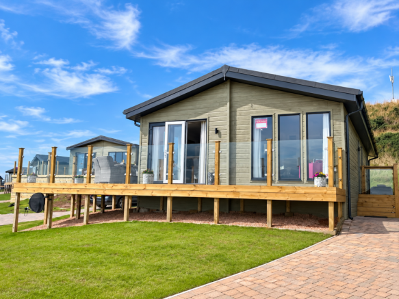 Willerby Acorn Holiday Lodge With Wraparound Decki