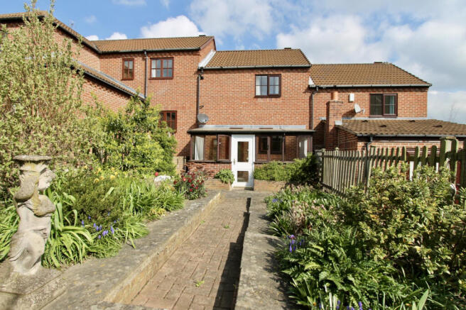 2 bed Town House to rent Image 12