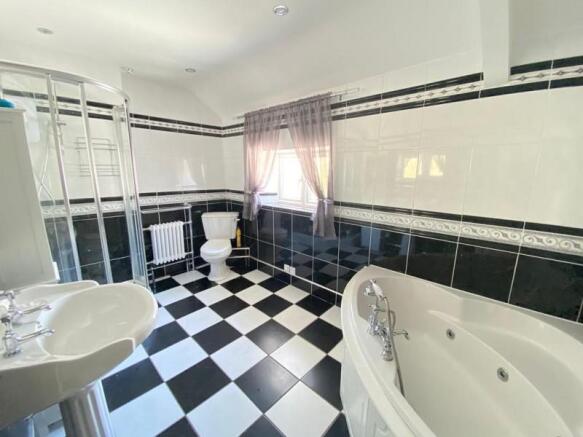 Jacuzzi Family Bathroom