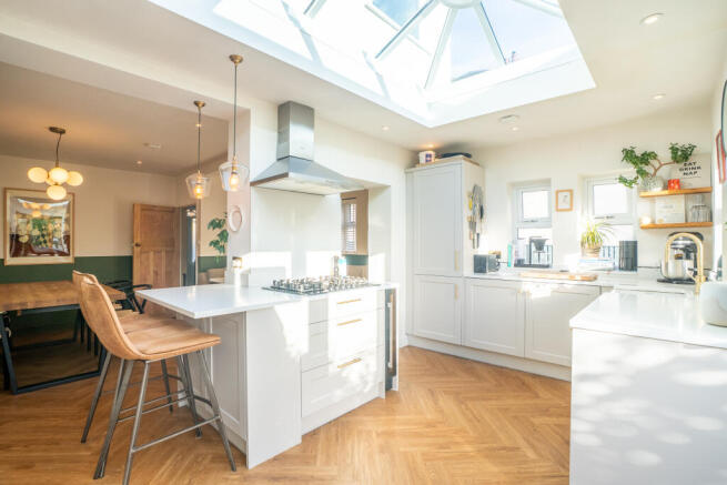 4 bed Semi-Detached for sale Image 12