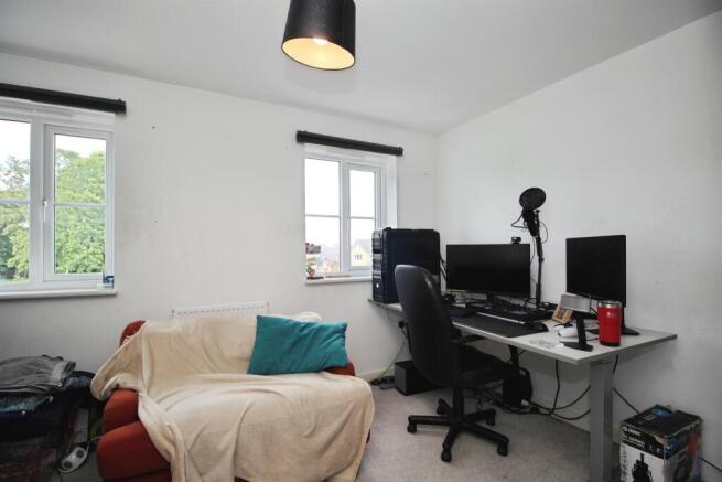 3 bed Town House for sale Image 9