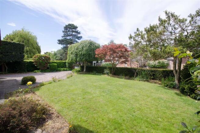 FRONT GARDEN