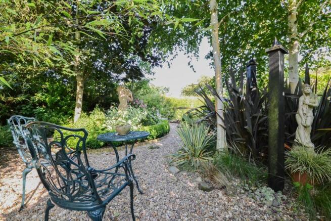 Rear Garden (2).jpg