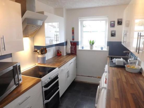 Re Fitted Kitchen