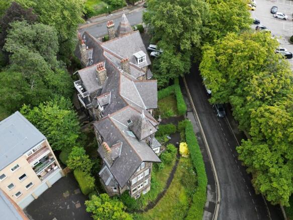 6 bed Semi-Detached for sale Image 4