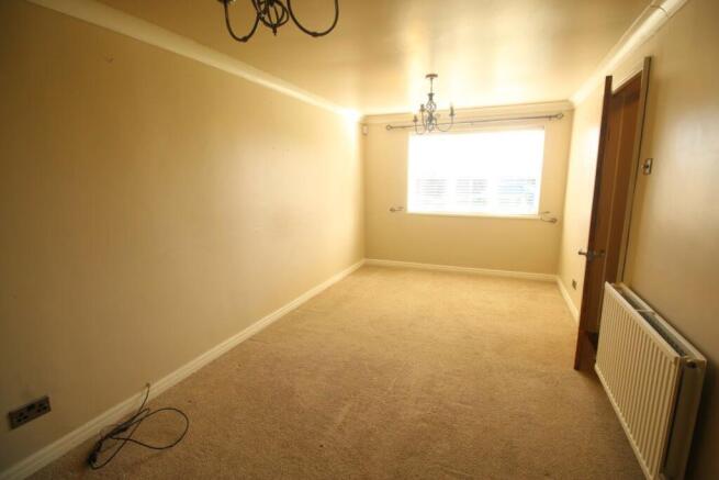 4 bed House to rent Image 5