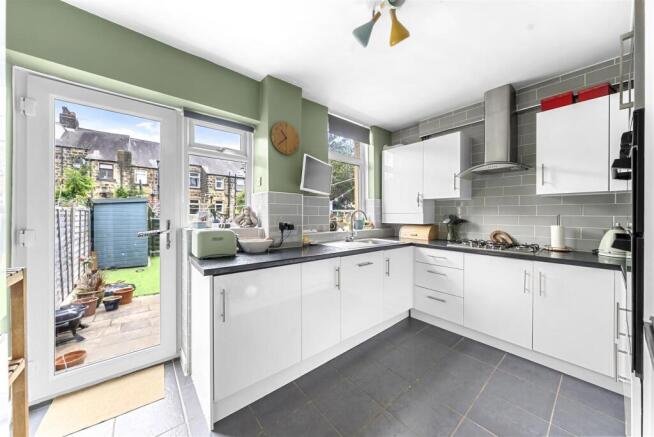 3 bed Terraced for sale Image 8