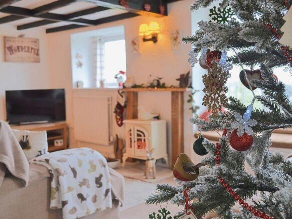 adj cottage lo...