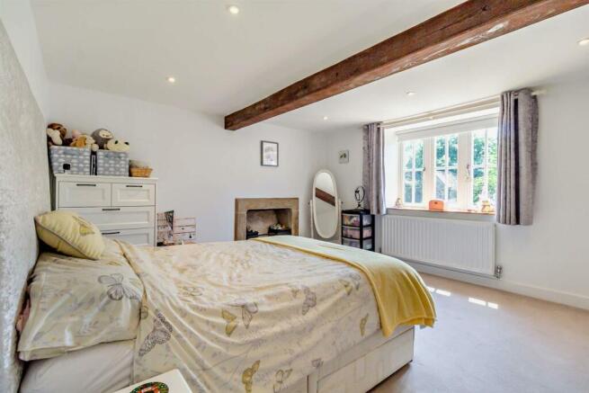 5 tr bedroom 2.jpg