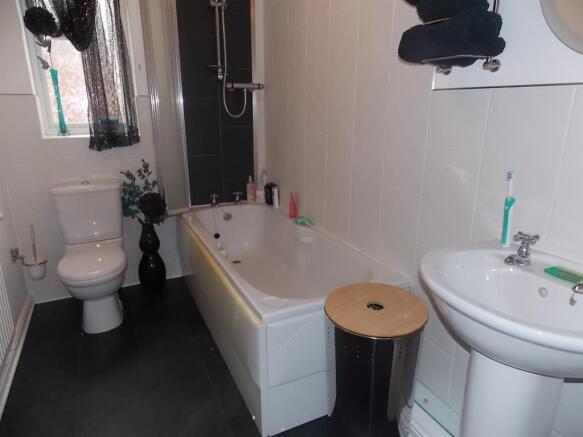 Gamily Bathroom