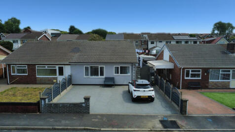 Wallis Drive, Penpedairheol