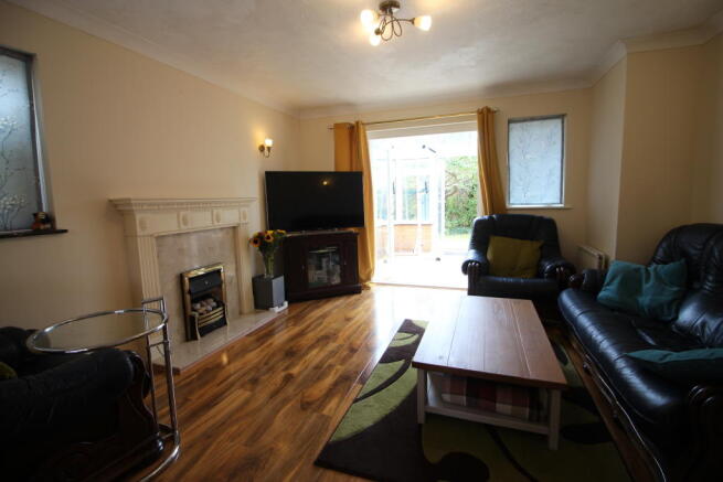 Living room 4.JPG