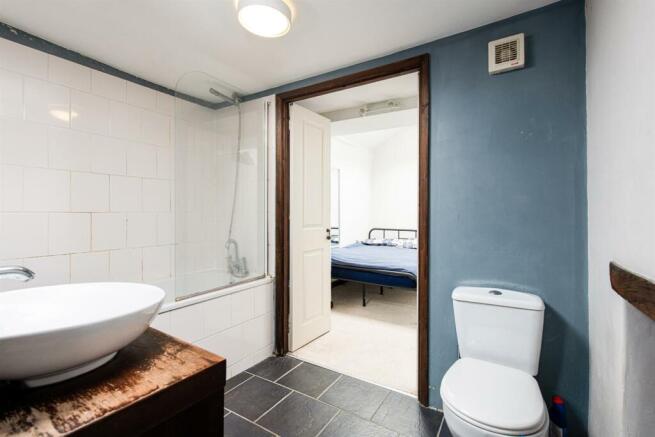 Bathroom_1.jpg