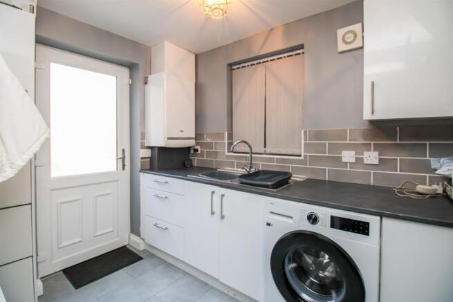 4 bed Detached for sale Image 7