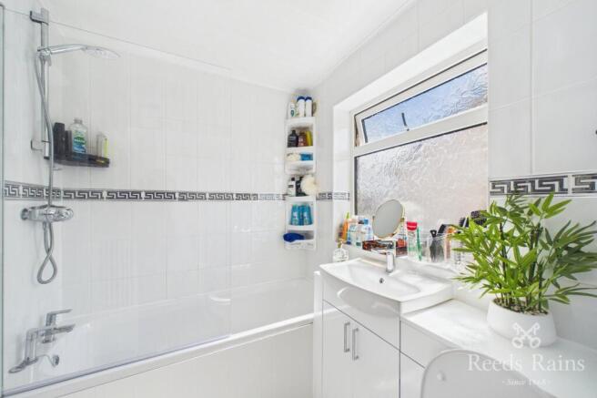 4 bed Detached for sale Image 7