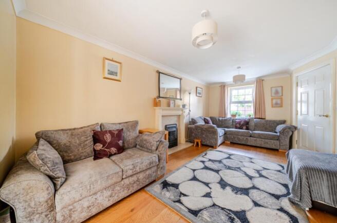 4 bed Link Detached House for sale Image 4