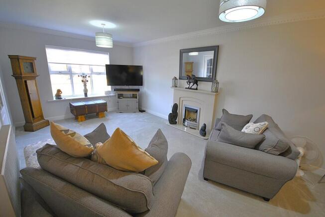 4 bed Detached for sale Image 7