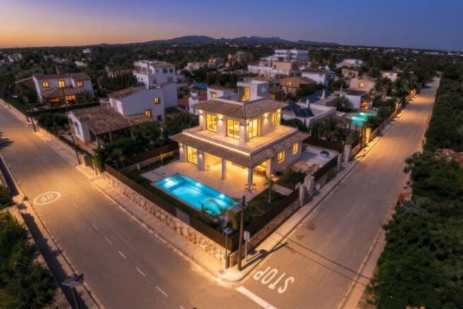 Stylish New-Build Villa