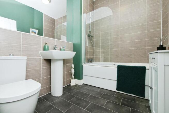 3 bed Semi-Detached for sale Image 12