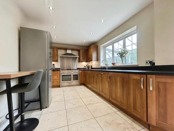 Chantry Avenue, Hartley, Longfield, Kent, DA3 photo 4