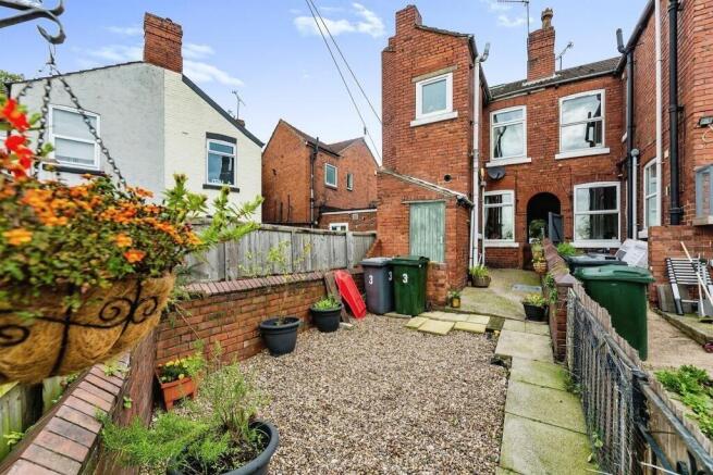 3 bed Terraced to rent Image 12