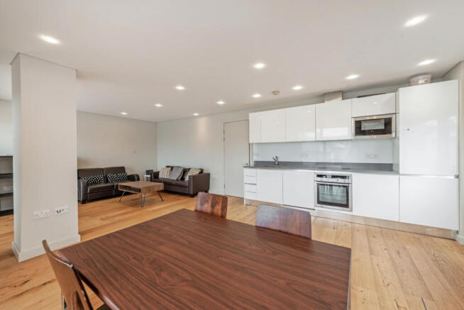 Three bedroom, three bathroom property close to C