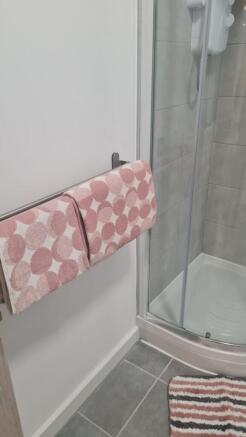 2 bed Apartment to rent Image 8