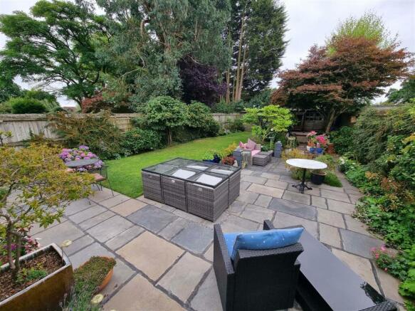 SUPERB REAR GARDEN
