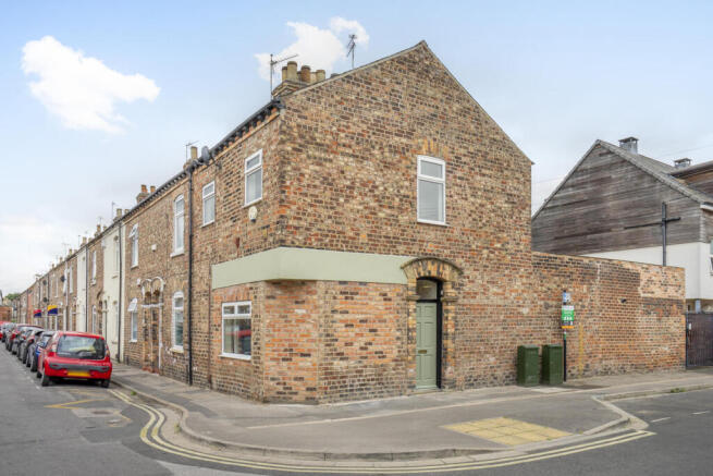 2 bed End of Terrace for sale in york