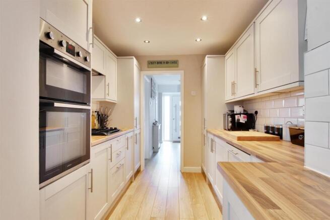 Kitchen 2.jpg