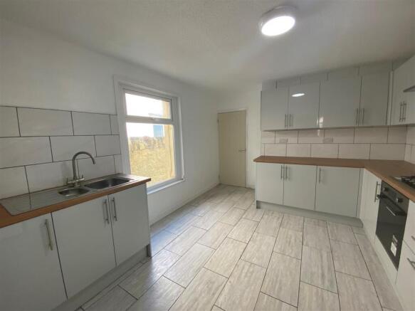 60 Kingsland Crescent - kitchen.jpg