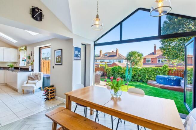 5 bed Detached for sale Image 4
