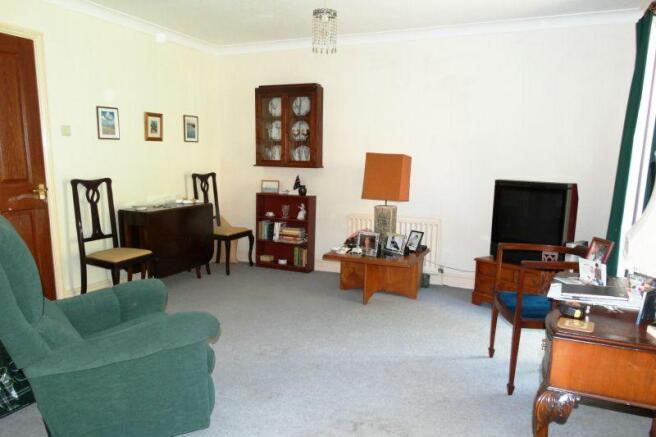LOUNGE/DINING ROOM