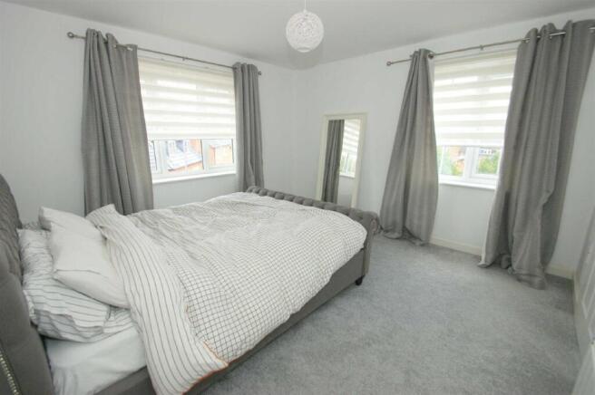2 bed Flat for sale Image 7