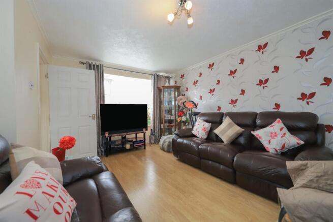 Denmore Gardens, Eastfield, Wolverhampton photo 4