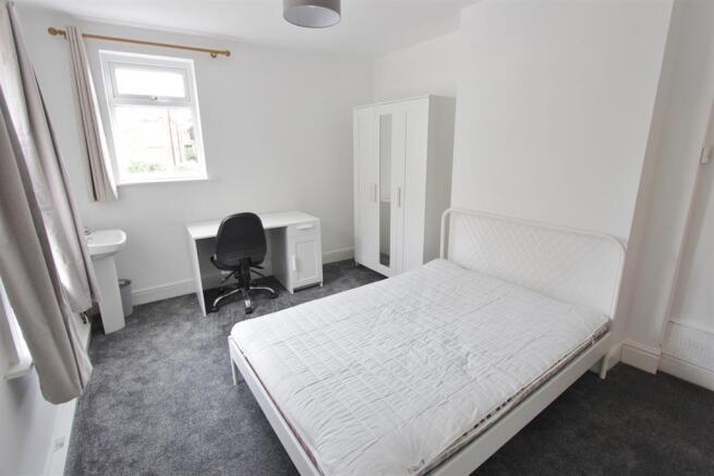 6 bed Terraced to rent Image 6