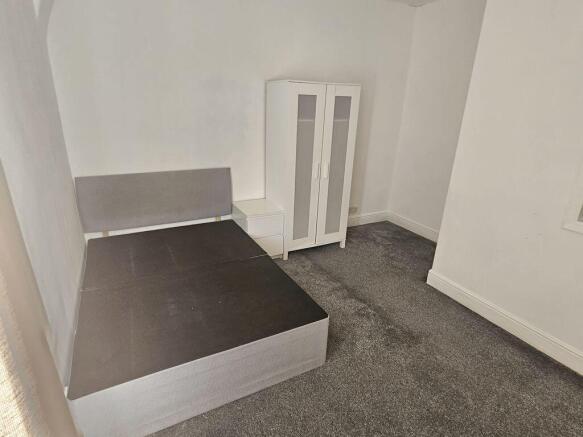 2 bed Terraced to rent Image 10