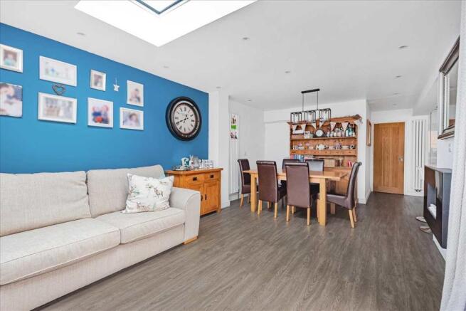LIVING/DINING ROOM