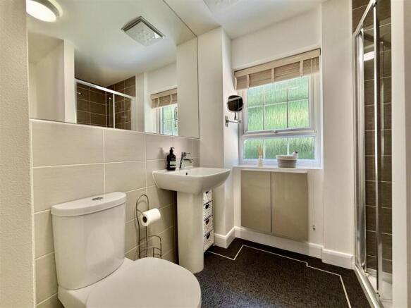 4 bed Detached for sale Image 7