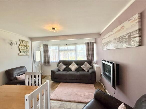 Beach Road Chalet Park, Scratby photo 4