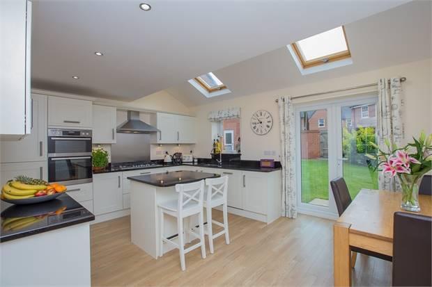 KITCHEN/BREAKFAST ROOM