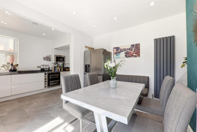 3 bed Semi-Detached for sale Image 4