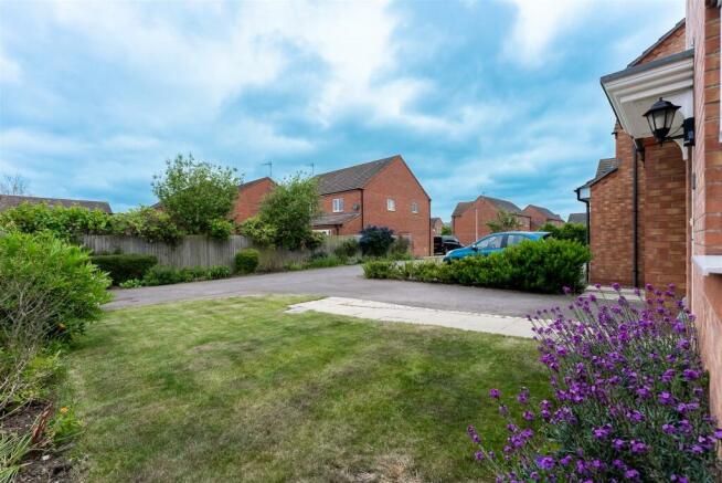 Priors Grove Close-23.jpg