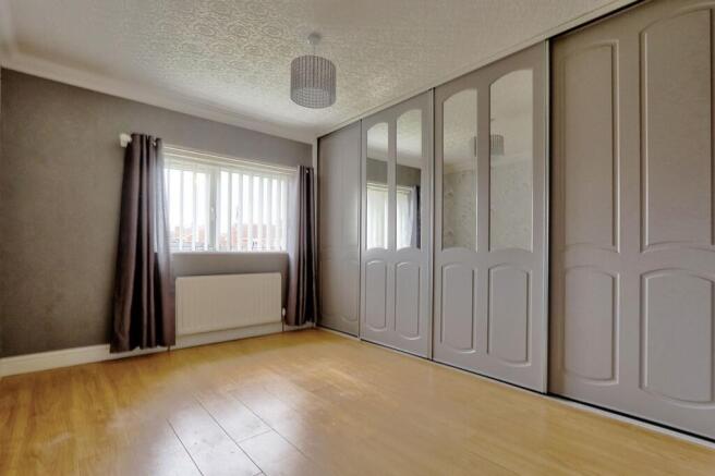 3 bed Semi-Detached to rent Image 8