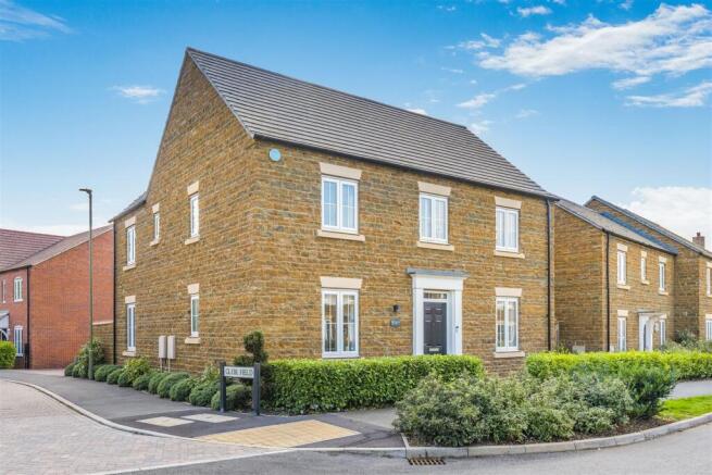 9 Blackwell Drive, Bodicote-2.jpg