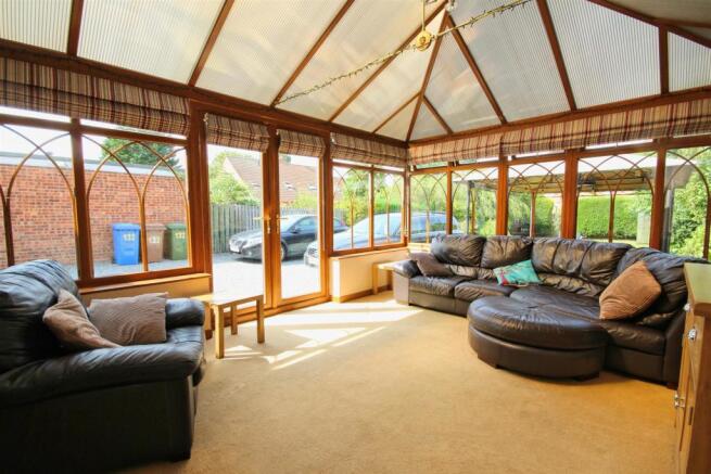 Superb Conservatory garden room
