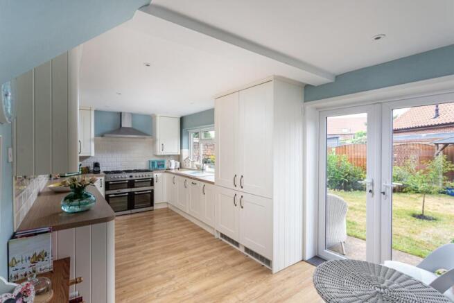 4 bed House for sale Image 7