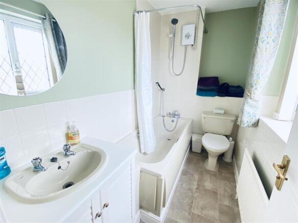 En-Suite Bathroom