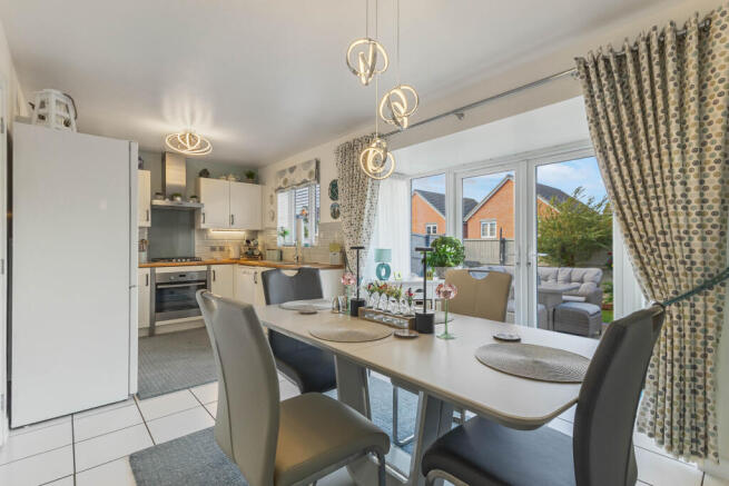 4 bed Detached for sale Image 5